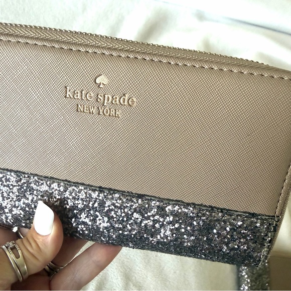 Kate Spade New York Neda Glitter Greta Court Cityscape Wallet taupe and silver - Picture 6 of 11